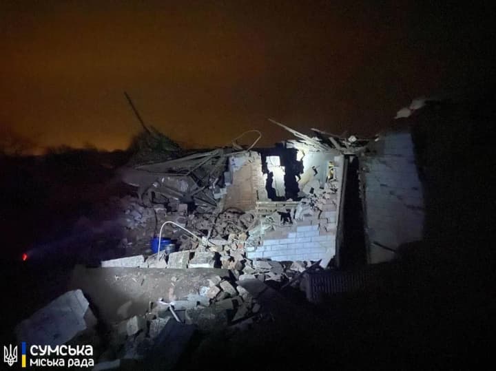 Ворожі дрони атакували Сумщину: пошкоджено будинки, жителів просять в укриття