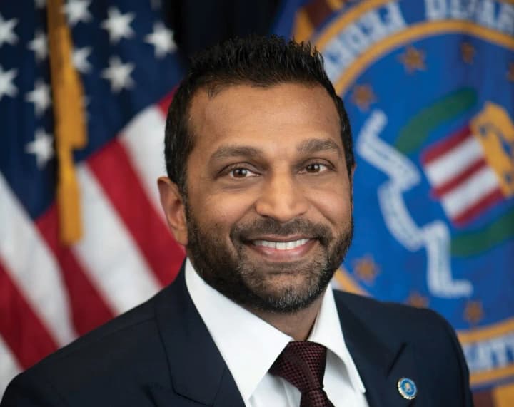 Директор ФБР призвал проверить использование американской помощи Украине