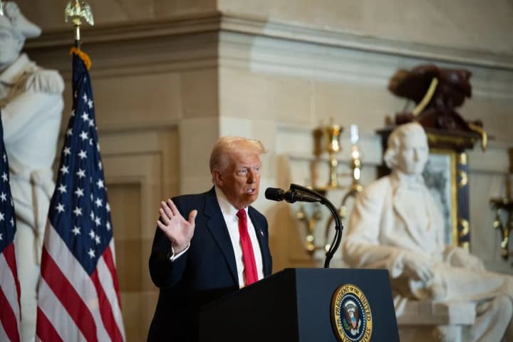 Трамп заявил, что США следует меньше беспокоиться о путине, а больше о нелегальных мигрантах