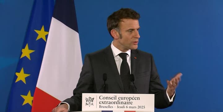 Макрон готов говорить с путиным, "когда наступит подходящее время"