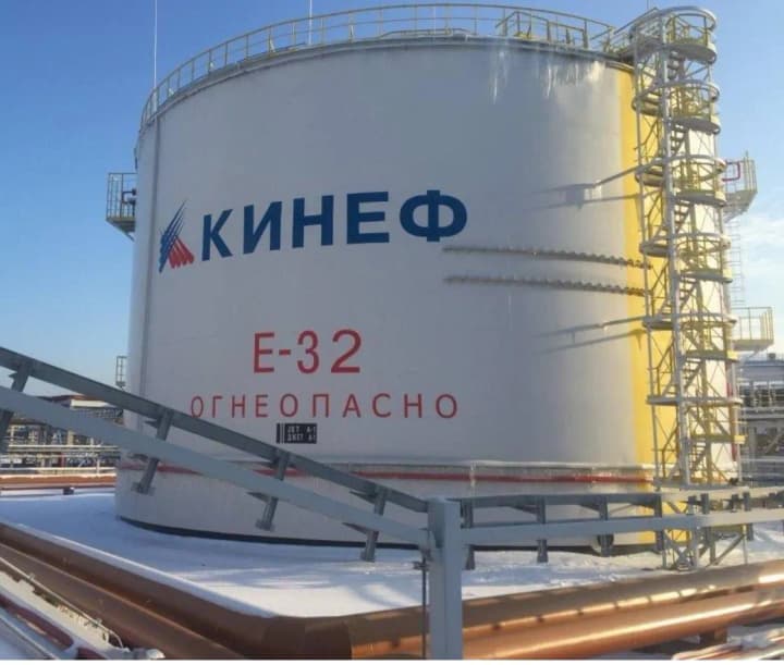 Безпілотники атакували один із найбільших нафтопереробних заводів рф 