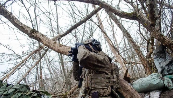 Ворог атакує на 10 напрямках: Генштаб інформує скільки атак відбито та де загарбники намагаються активізуватися