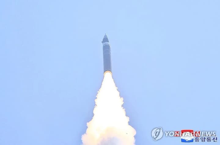 КНДР запустила балістичні ракети на тлі старту навчань США та Південної Кореї