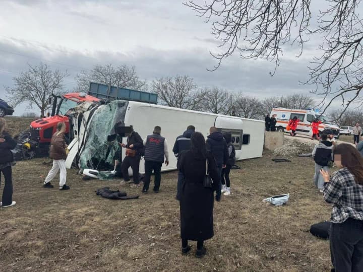 "Odesa-Chisinau" bus collided with a tractor in Moldova: details