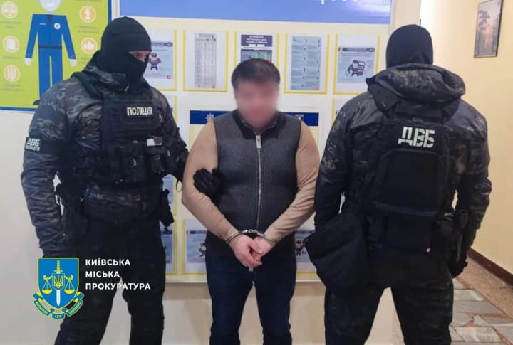 The driver who dragged a police officer on the car door in Kyiv was taken into custody for two months