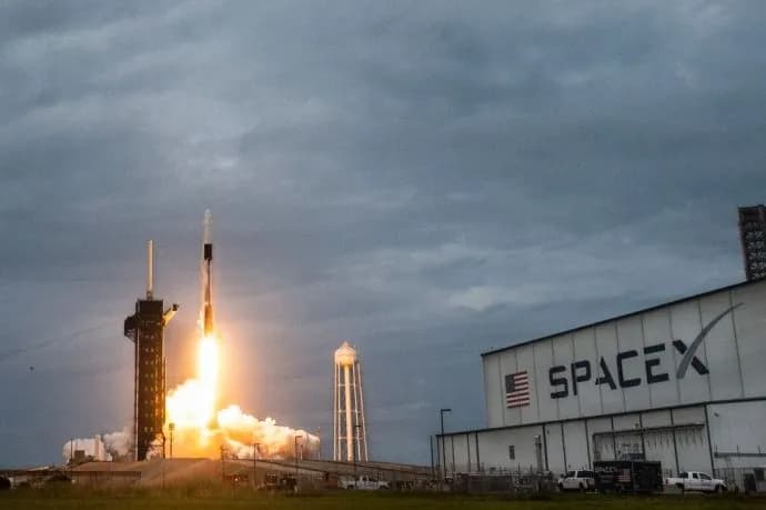 SpaceX успішно відправила новий екіпаж на Міжнародну космічну станцію