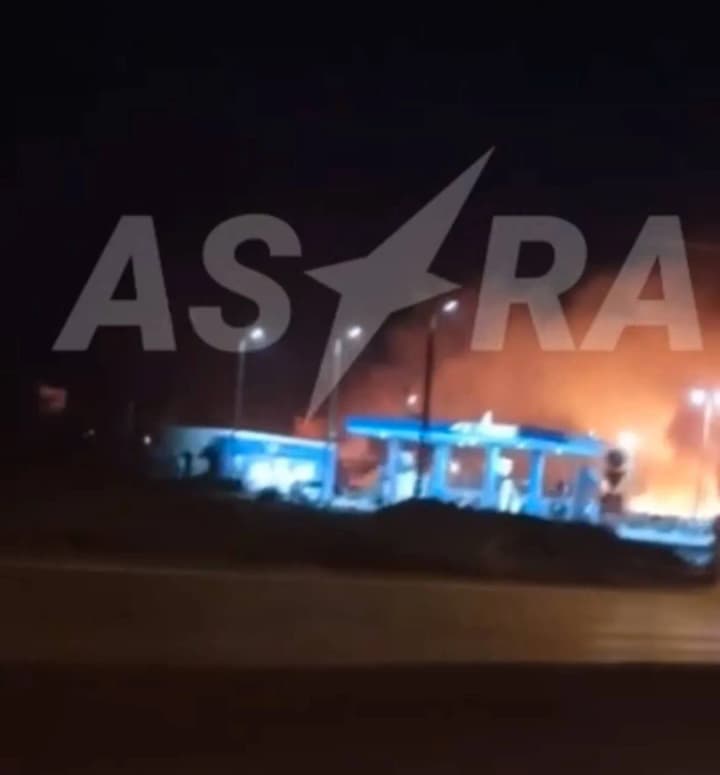 У рф заявили про знищення 126 дронів за ніч: про вибухи повідомляли у волгограді біля НПЗ "лукойла"