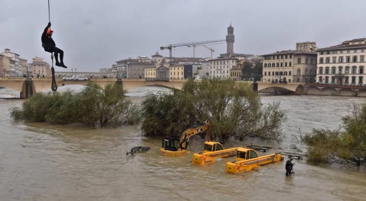 Flooding in central Italy: one month's worth of rainfall per day, losses reach €100 million
