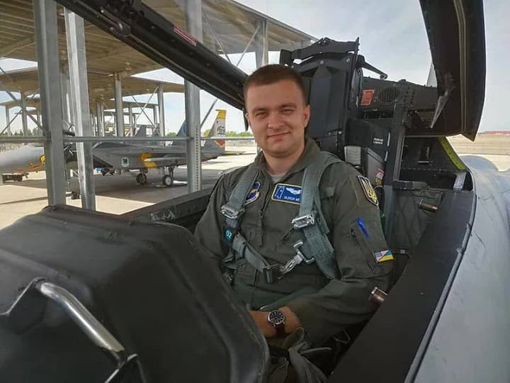 The President awarded the title of Hero of Ukraine to pilot Oleksiy "Moonfish" Mesia