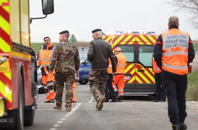 In the north of France, a train hit an army vehicle: there are dead and wounded