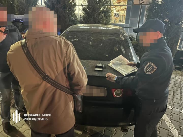 A law enforcement officer was detained in the Odesa region for promising to оформлювати disability for $15,000