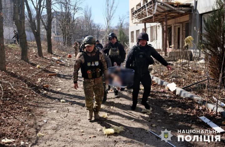 Подвійний обстріл Краматорська: окупанти вдарили по парамедиках і "білих янголах"