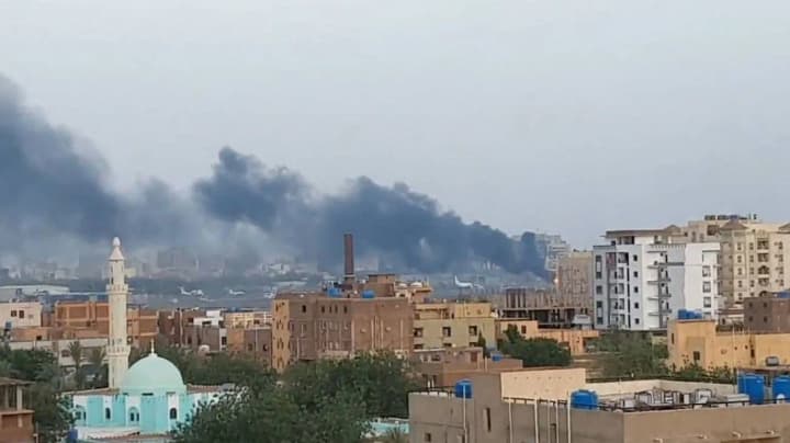 The Sudanese army is approaching the presidential palace in Khartoum, which is controlled by anti-government rebels