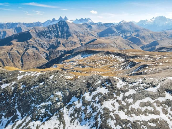 Huge reserves of natural hydrogen may be hidden in mountain ranges - research