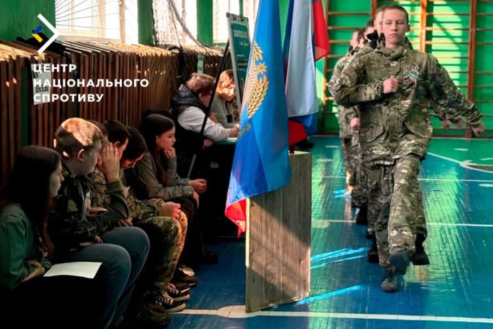 Имитируют военную подготовку через игру: как россияне на оккупированной Луганщине милитаризируют детей
