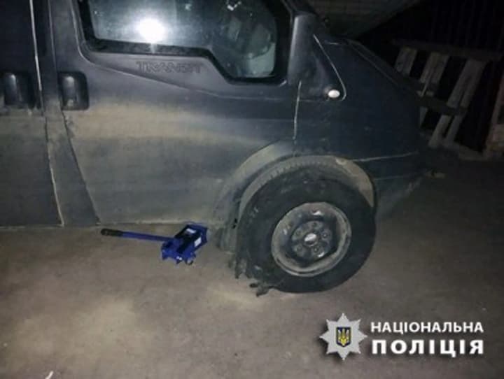 На Херсонщині авто поліції підірвалося на міні: деталі інциденту