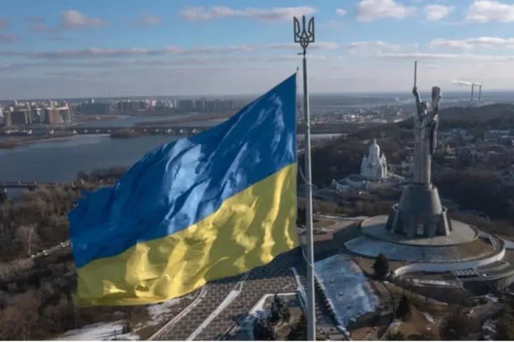 В Киеве будет приспущен самый большой флаг страны: причина