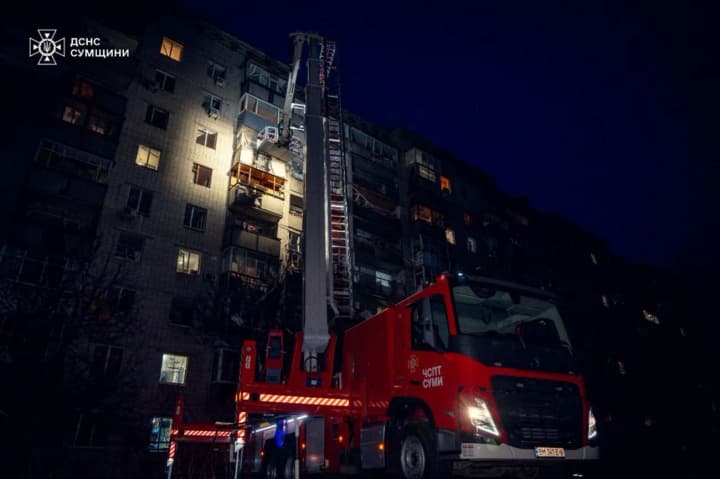 У Сумах ліквідували всі осередки займання після ракетної атаки рф: деталі