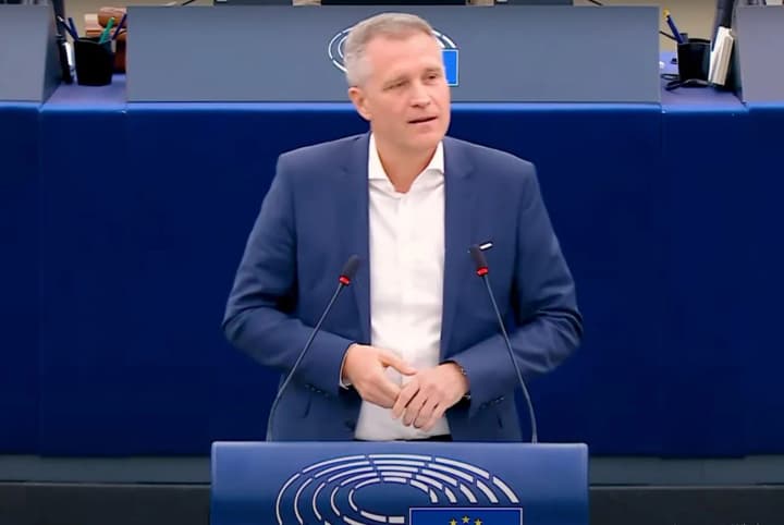 У Європарламенті підтримали зняття імунітету з німецького проросійського депутата