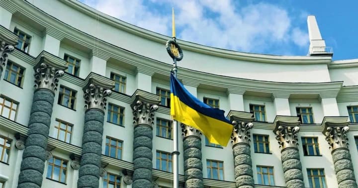 Правительство утвердило условия приватизации "Укрбуда" и "Сумыхимпрома": планируется выручить до 1,5 млрд гривен