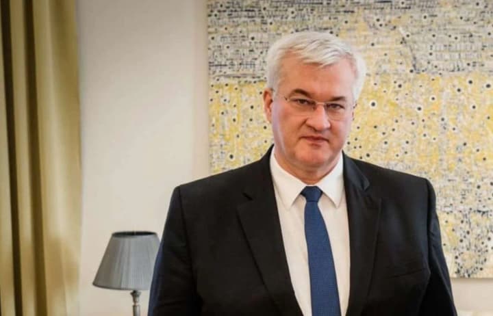 Міністр закордонних справ України задекларував понад мільйон гривень доходу