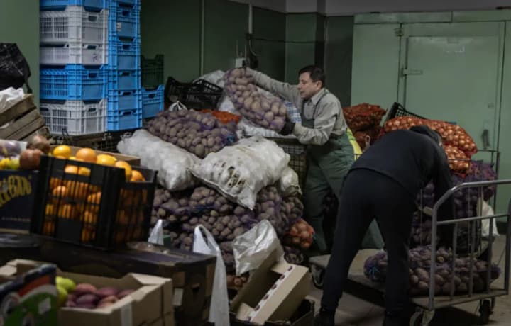 Європейців закликають підготувати запаси їжі та води на 72 години - Politico