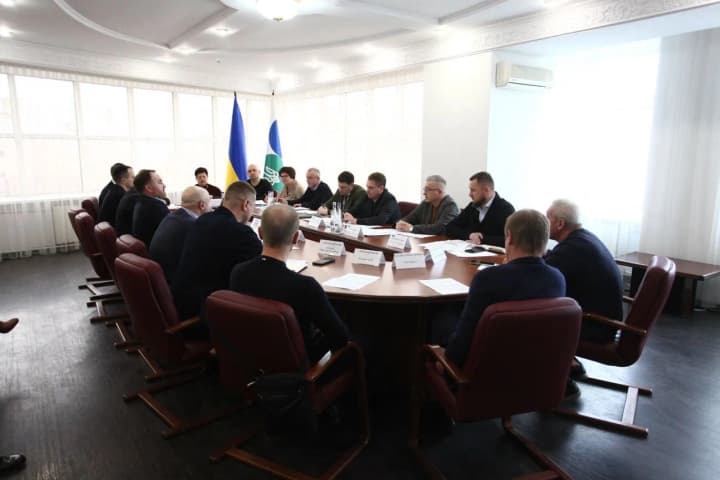 Плюс 20% в бюджет от акциза и борьба со "схемами": Кравченко встретился с игроками алкогольной отрасли