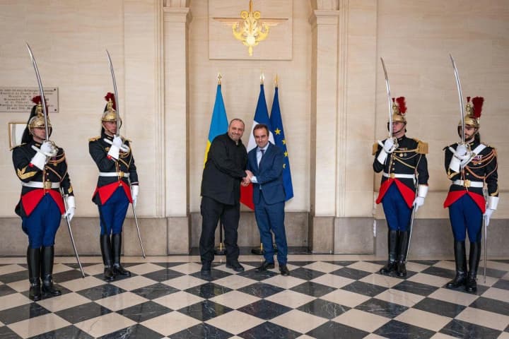 Умєров у Парижі обговорив з французьким колегою оборонні потреби України