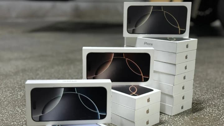 Налоговая "война" с контрабандой Apple: как реагируют участники рынка