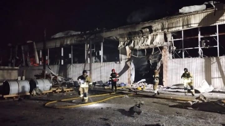 Полтавщина: массированная атака дронов повредила промзону, площадь пожара 2500 м²