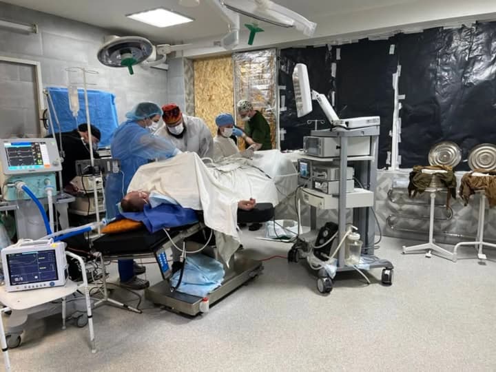 В Харькове военный госпиталь возобновил операции после атаки рф