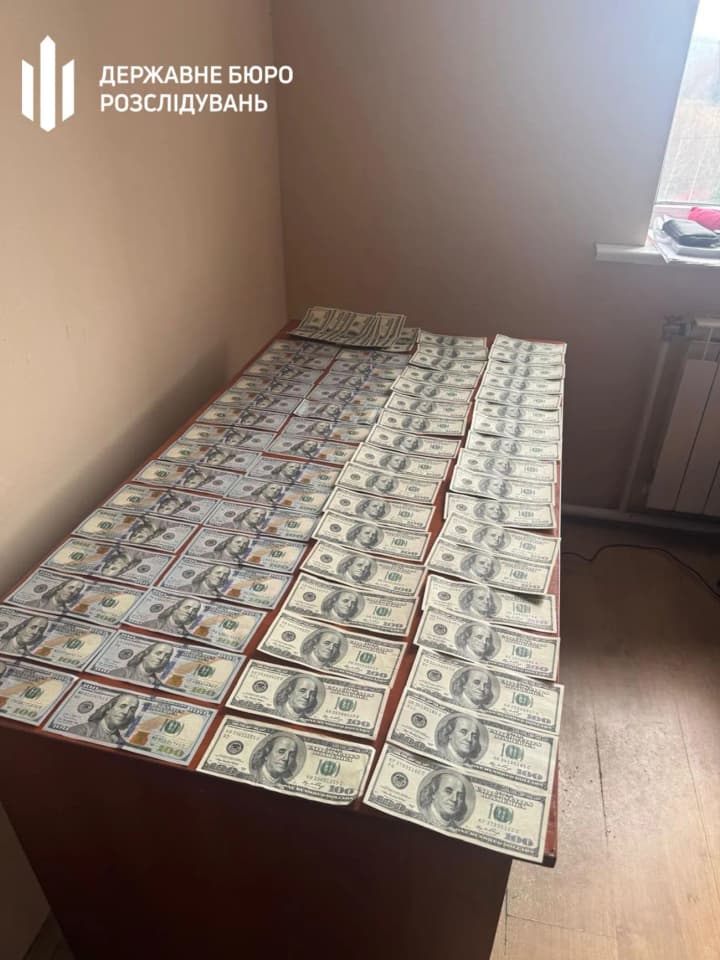 На Волыни госслужащий за взятку обещал "замять" дело о гибели несовершеннолетнего на предприятии