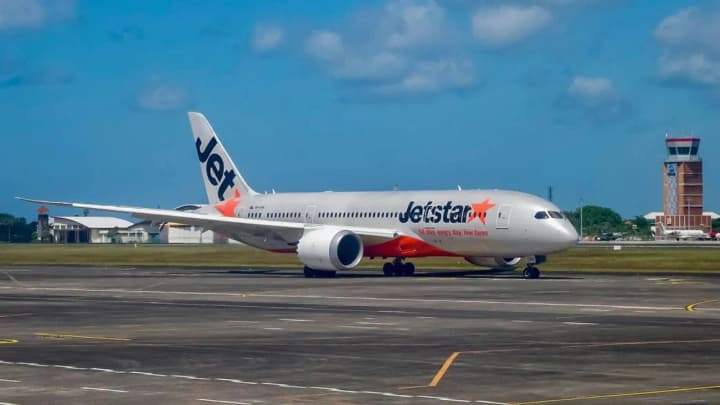 Plane with 200 passengers turned around over the Indian Ocean due to a passenger: details of the incident