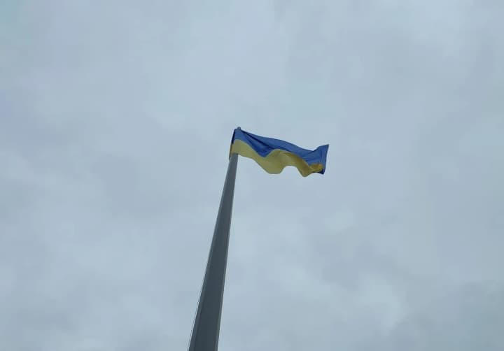 Due to weather conditions and nearby explosions: the flag on the highest flagpole was replaced in Kharkiv