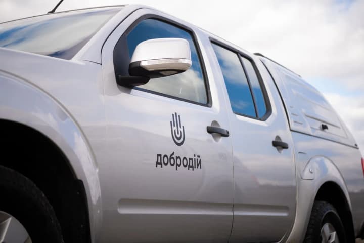 Біржа Благодійності "ДоброДій" передала два позашляховики зі Starlink для підрозділу Нацгвардії "Тайфун"