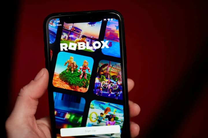 Батьки зможуть контролювати спілкування своїх дітей у Roblox - Bloomberg