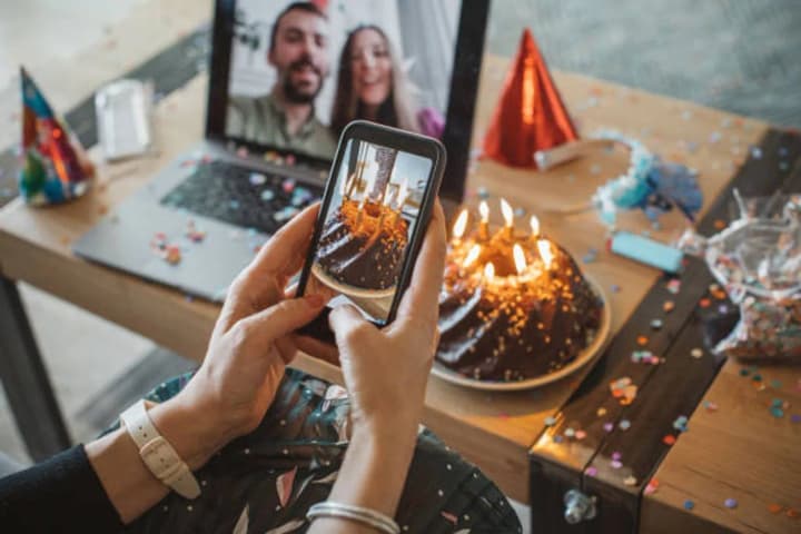 День народження мобільного телефону та Всесвітній день вечірки: що ще сьогодні можна відзначити