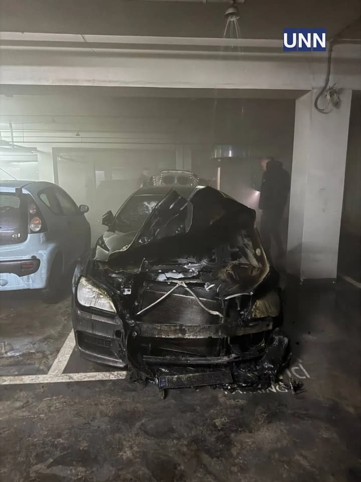Fire extinguished in parking lot in Kyiv: BMW car burned down