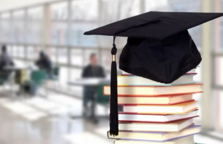 Зменшення навантаження на викладачів вишів: Зеленський підписав закон 