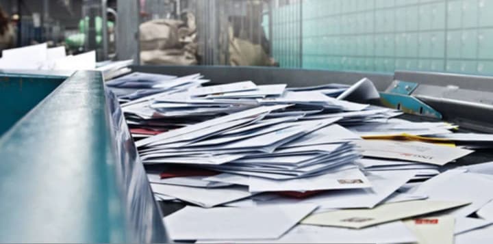 "Укрпошта" закупляла курячі ноги для самозахисту листонош від собак