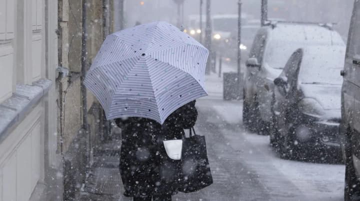 Weather ухудшение: ice, snowstorms and strong wind in Ukraine on April 10