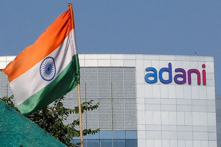 Adani Group залучила $750 млн через приватне розміщення облігацій зa участю BlackRock