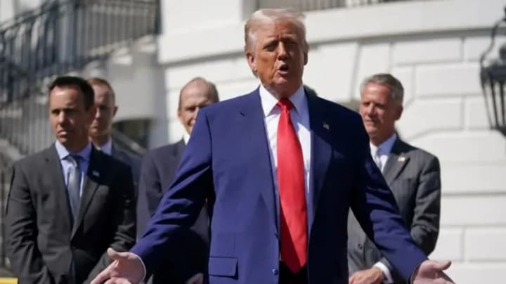 "Потрібно мати гнучкість" і "люди злякалися": як Трамп пояснив 90-денну паузу в запровадженні мит