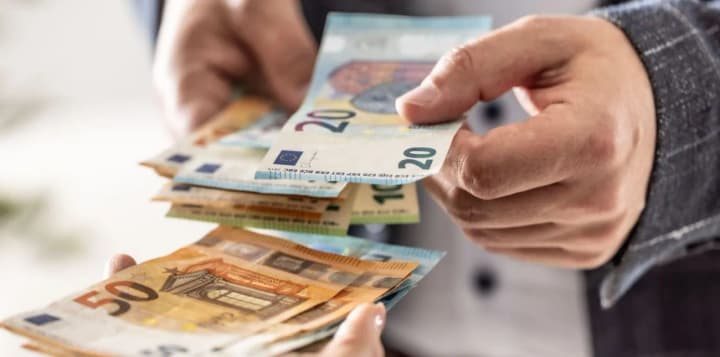 Курс валют на 10 квітня: гривня продовжує девальвувати