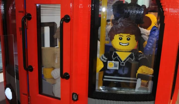 Lego відкриває фабрику іграшок у В'єтнамі, яка планує повністю працювати на чистій енергії