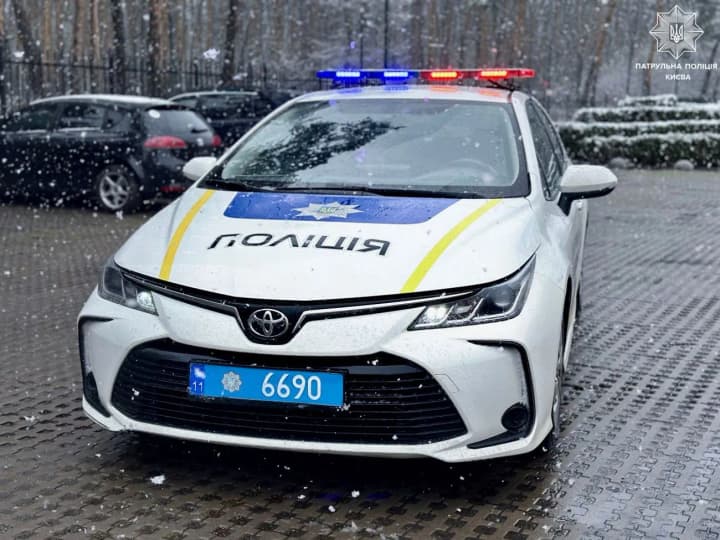 It's snowing in Kyiv: police give advice to drivers on road safety