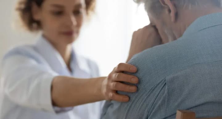 Скільки в Україні торік було виписано людей з хворобою Паркінсона та зафіксовано смертей 