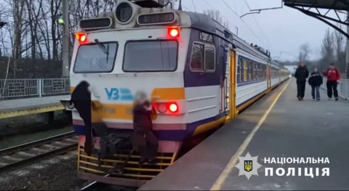 Riding trams and electric trains: law enforcement officers drew up protocols for the parents of three minor hitchhikers