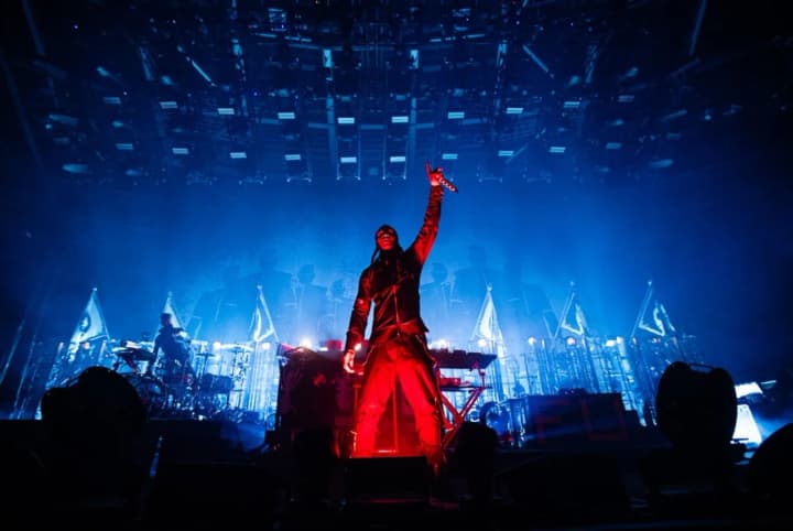 The Prodigy вшанували Кіта Флінта лазерним силуетом на Coachella