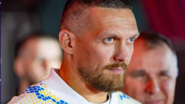 WBO зобов'язала Усика провести наступний бій з Паркером